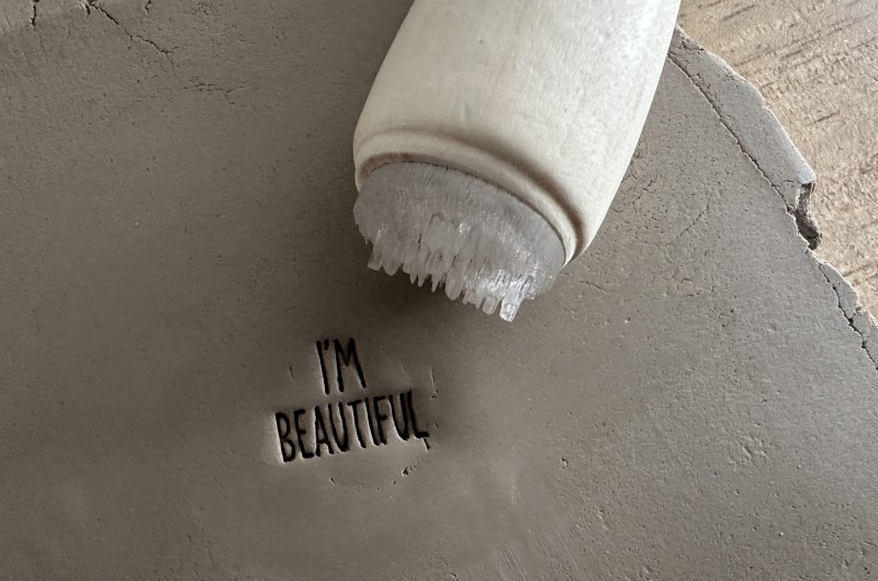 Tampon poterie message I'm beautiful