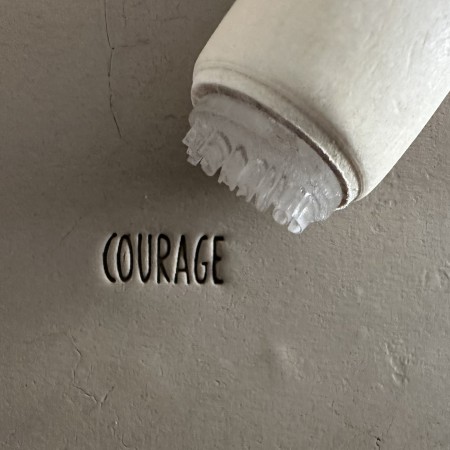 Tampon poterie message Courage