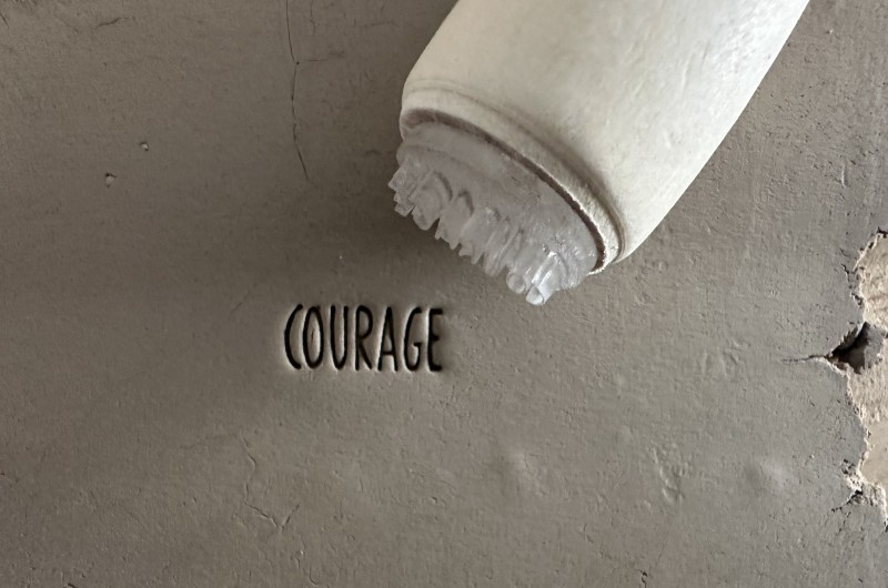 Tampon poterie message Courage